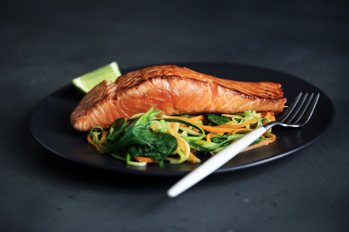 Nutritionist explaining cholesterol management strategies